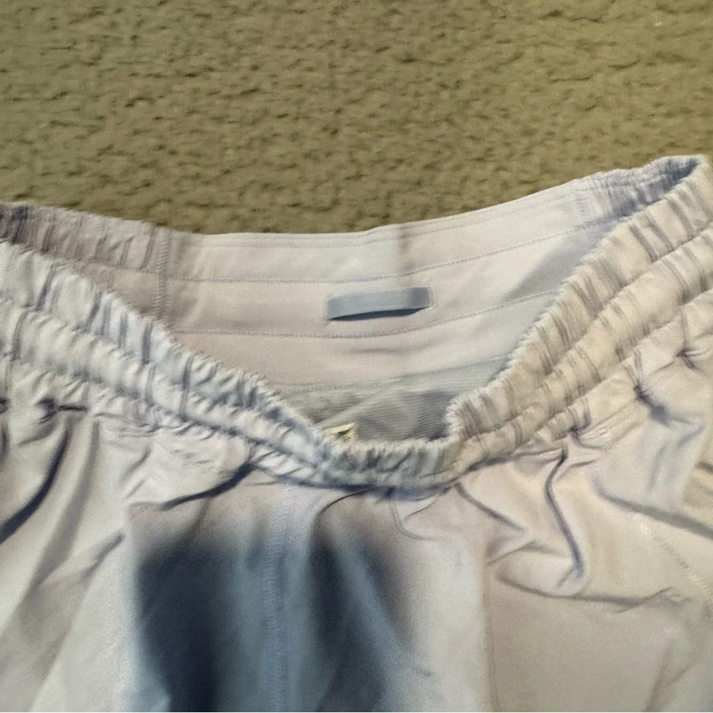 Lululemon Low Rise Hotty Hot Short 4”Women’s Sz. 4 Pastel Blue
